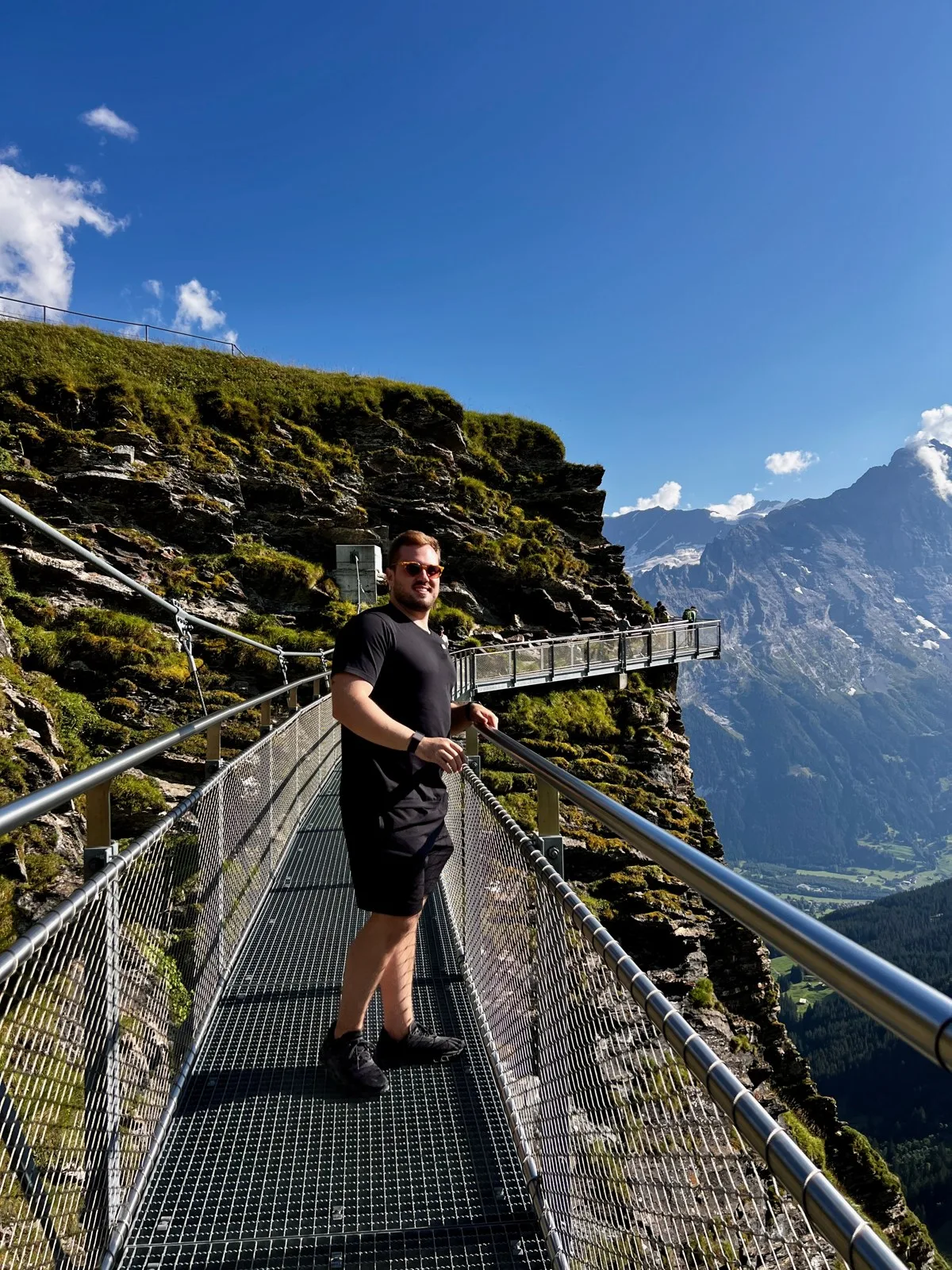 Cliff Walk do Grindelwald-First sobre o vale