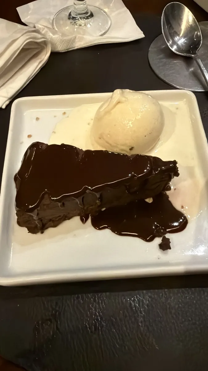 Sobremesa de chocolate com sorvete do menu degustação do Varanda